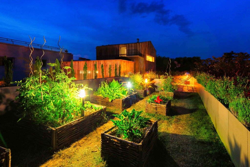 poatger sur le toit de la maison passive