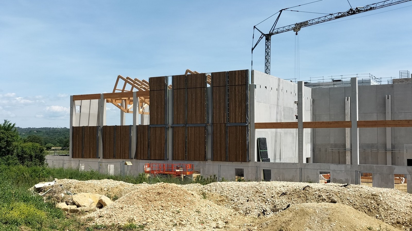 Détail architectural du site de production Arcadie à Alès, projet industriel conçu par Groupe Seuil